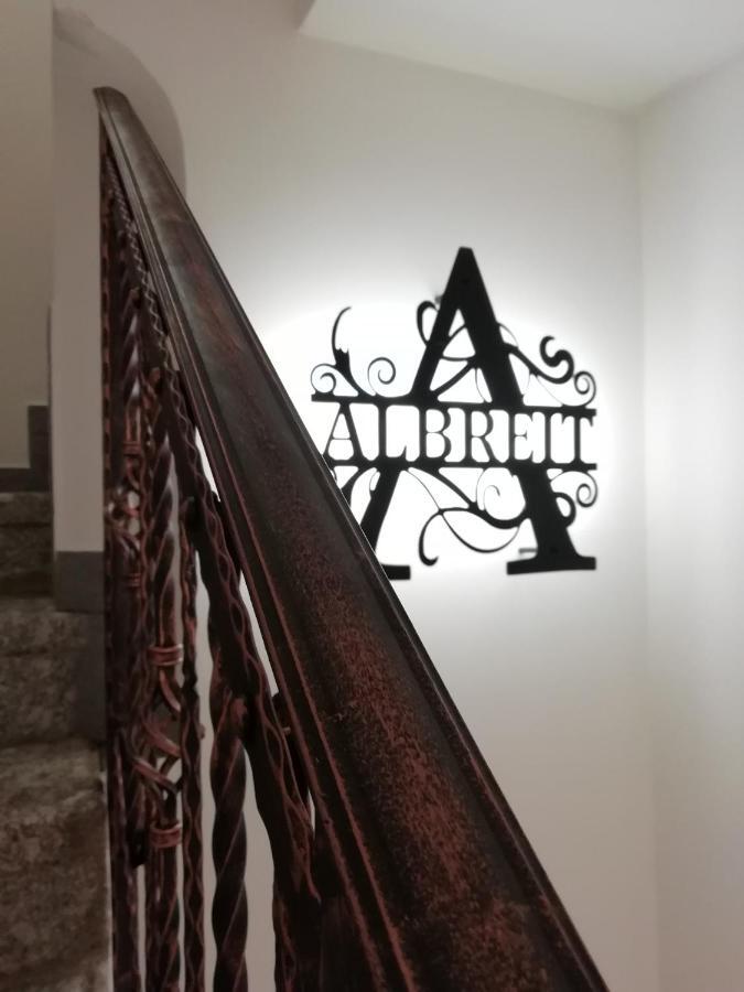 Albreit *